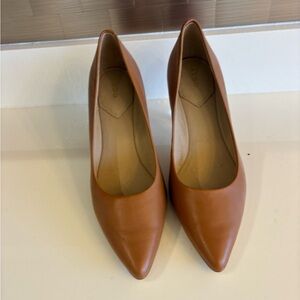 Elegant Tan Leather Pumps colors like a caramel. 8 1/2 but they are true eight